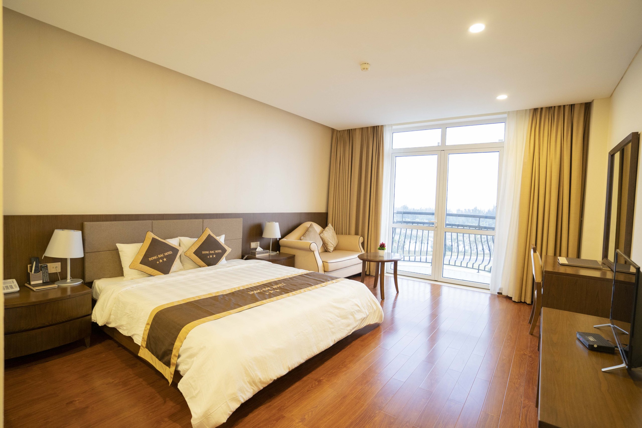 DELUXE DOUBLE ROOM