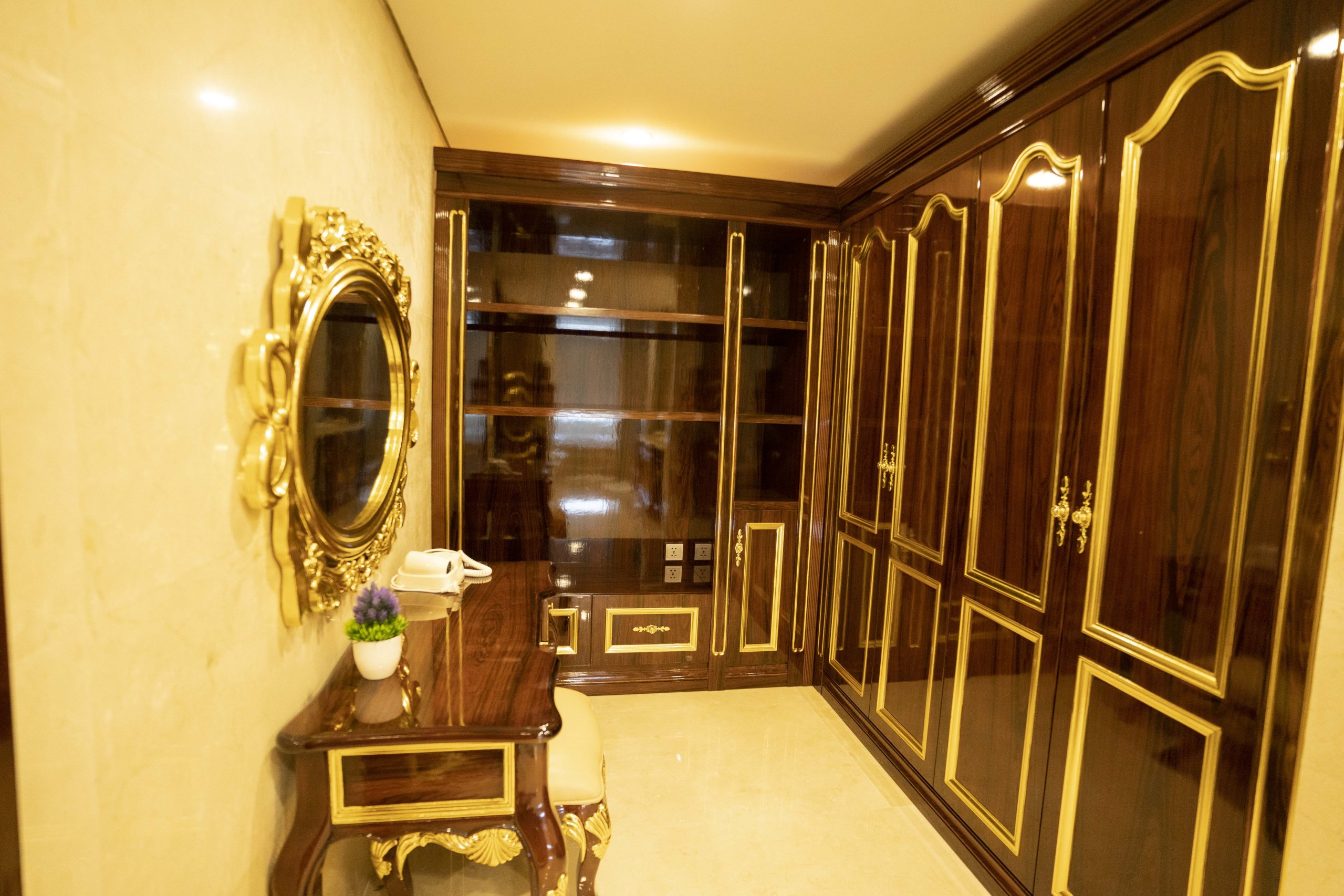 PRESIDENT SUITE ROOM