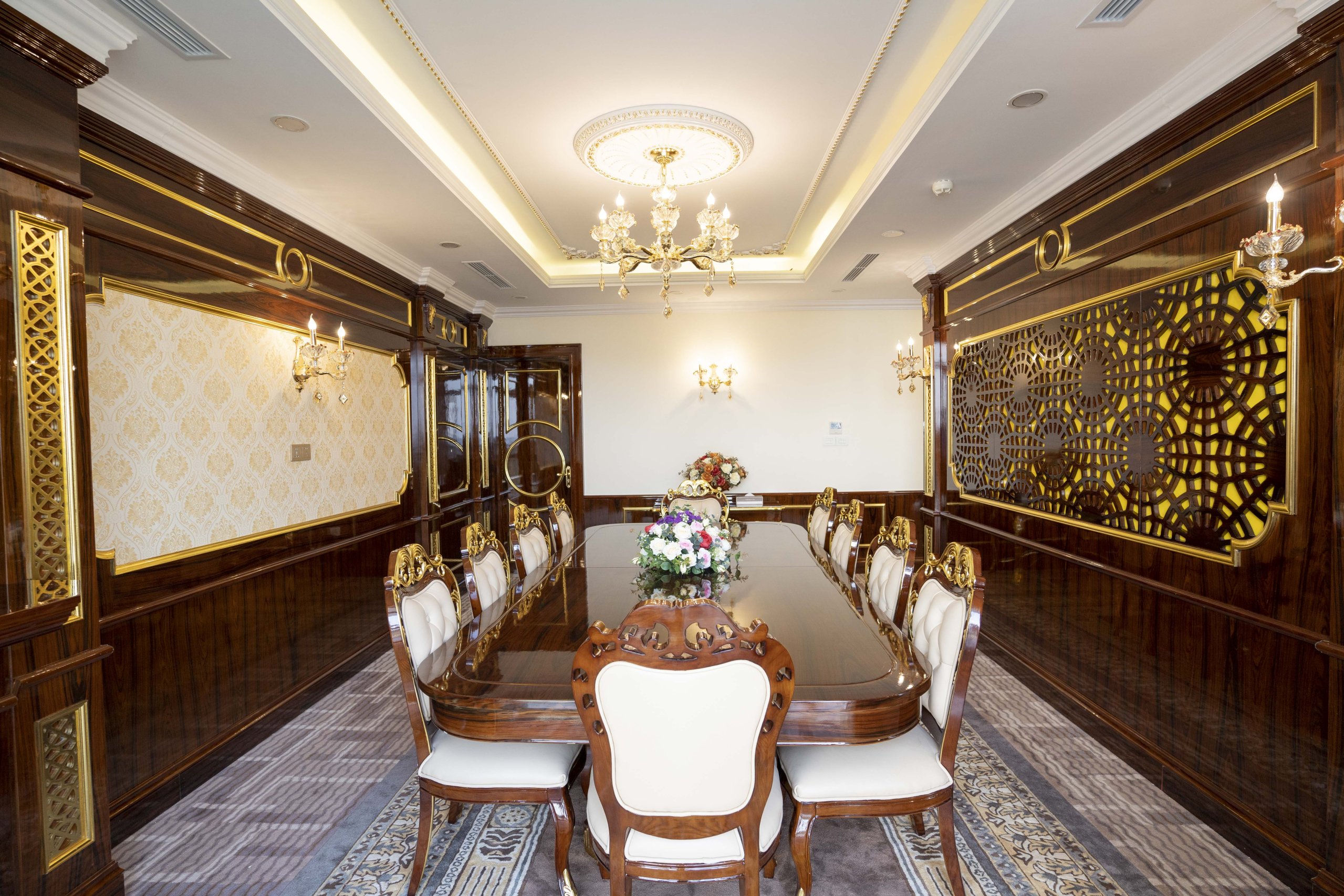 PRESIDENT SUITE ROOM