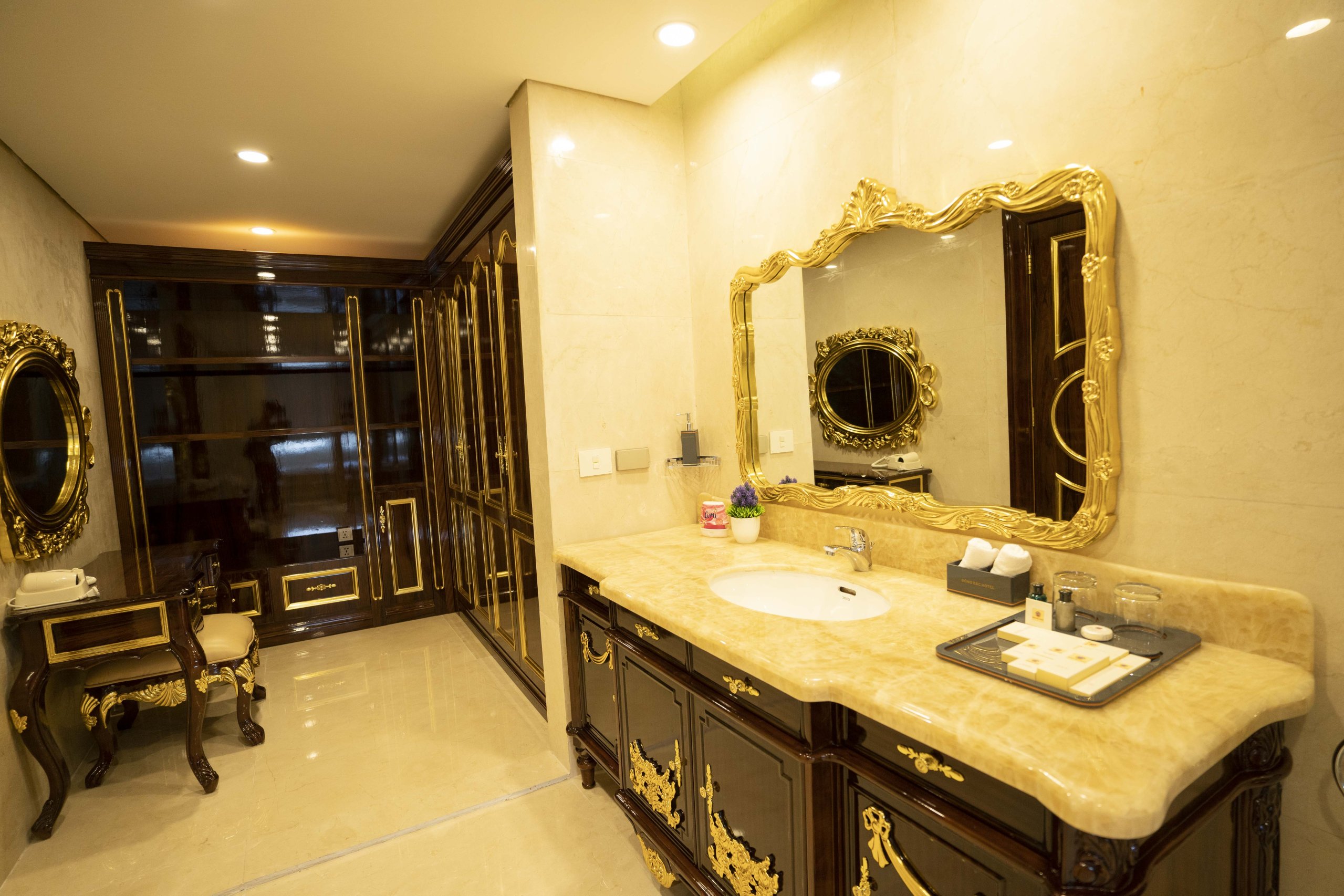 PRESIDENT SUITE ROOM